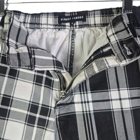 ALMOST FAMOUS Plaid Split Cargo Jogger Style Pants Size Womens S - Picture 3 of 9